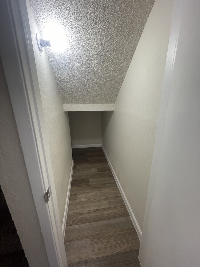 Building Photo - 864 Barandal Dr