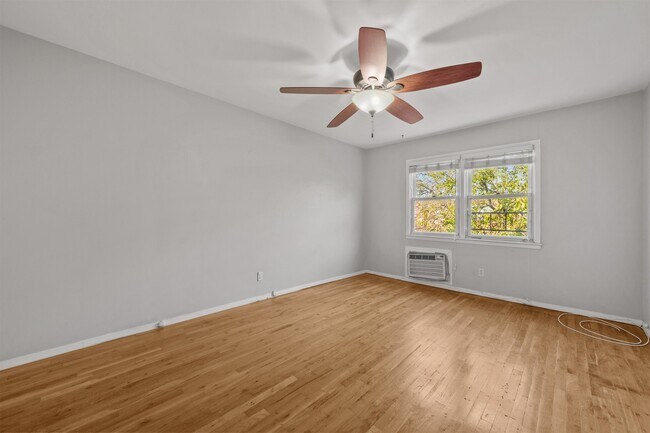 Building Photo - 26 Briarwood Rd