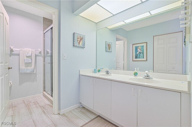 Building Photo - 915 New Waterford Dr