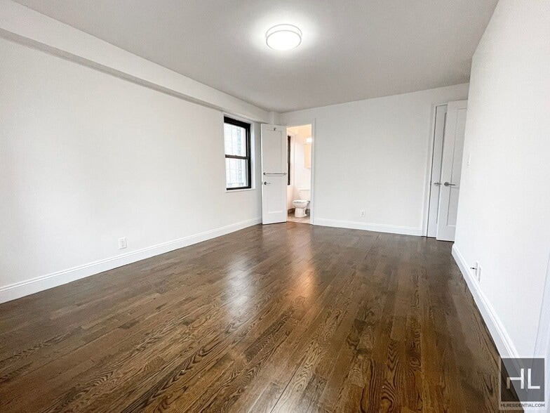 Building Photo - E 88th St