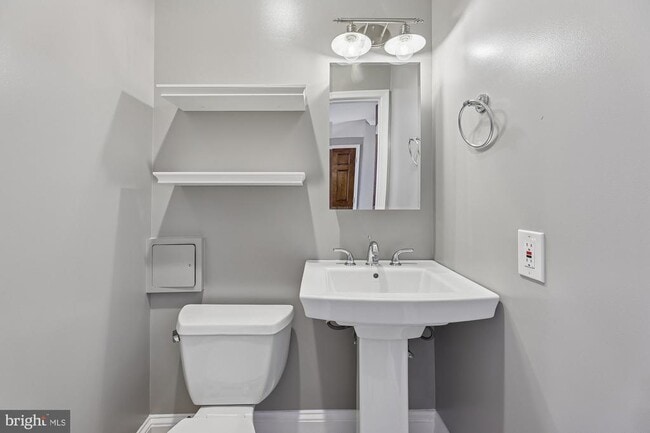 Building Photo - 1226 Carrollsburg Pl SW