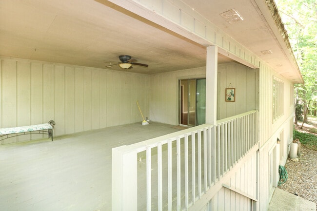 Building Photo - Beautiful 3 bedroom, 3 bath,  mother-in-law sweet with full kitchen in lower level.