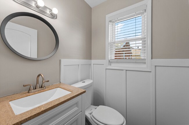 Building Photo - 6837 Julian Ave