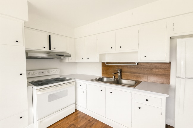 Building Photo - Charming 2BR/1BA Apartment in Sunrise – $2...