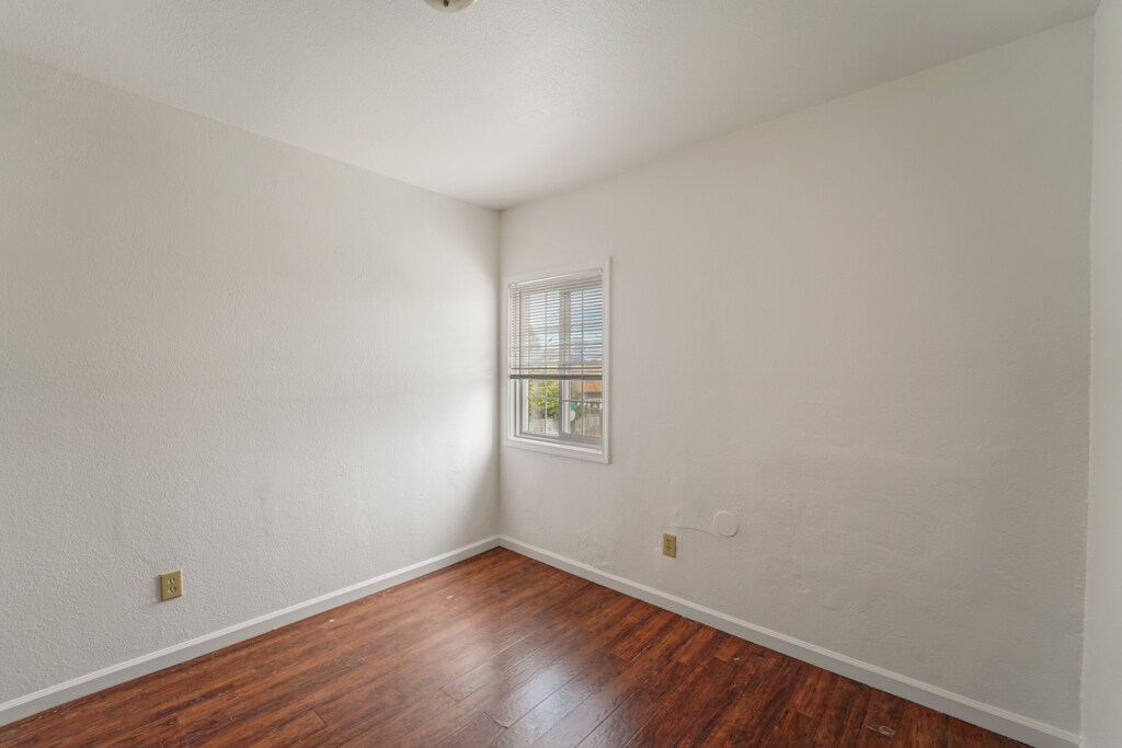 Building Photo - 402 Bissell Ave