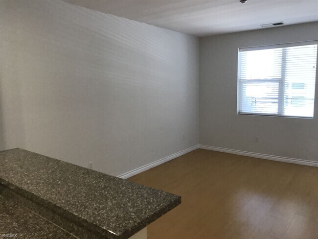 Building Photo - 1 br, 1 bath Condo - Atlas