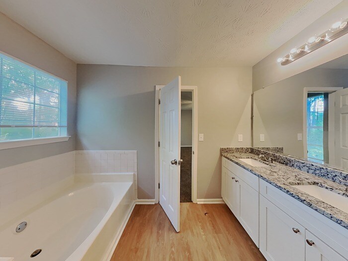Building Photo - 942 Shadow Ridge Trail