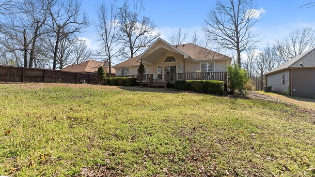 Building Photo - "Lovely 3-Bed Home with Granite Kitchen & ...