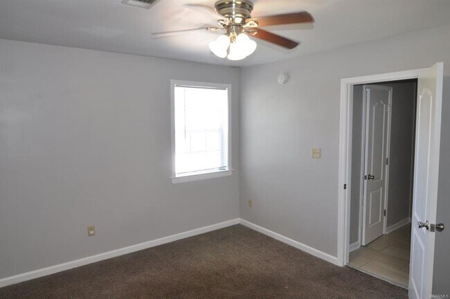 Building Photo - 716 W Edgemont Ave