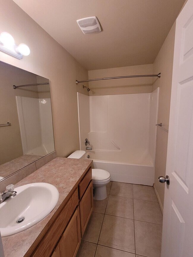 Building Photo - 511 Sandalwood Pl