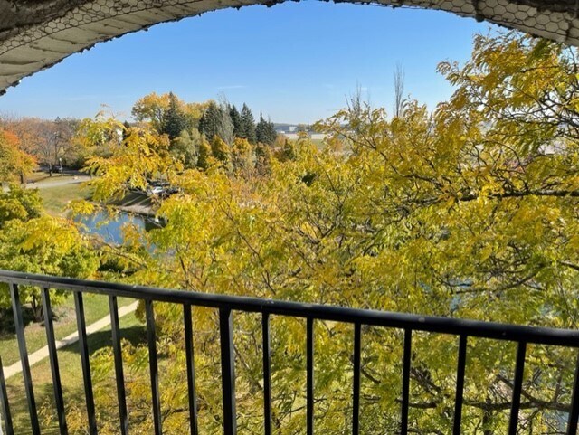 Building Photo - 350 Plum Creek Dr