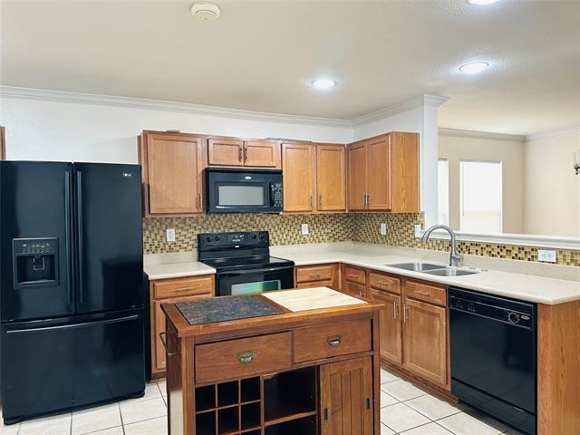 Building Photo - 704 White Fields Way