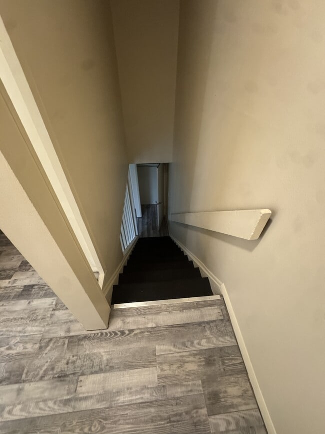 Building Photo - 45 King Arthur Ct