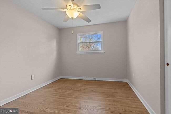 Building Photo - 131 Kipling Dr