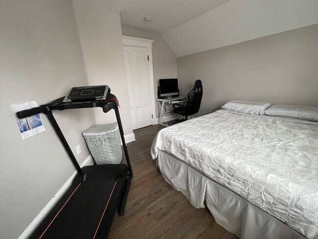 Building Photo - 40 Scofield Ave