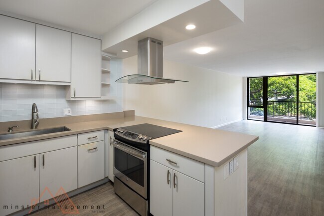 Building Photo - 3138 Waialae Ave