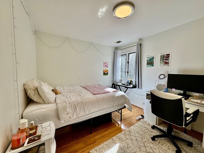 Building Photo - Mill Creek Townhome