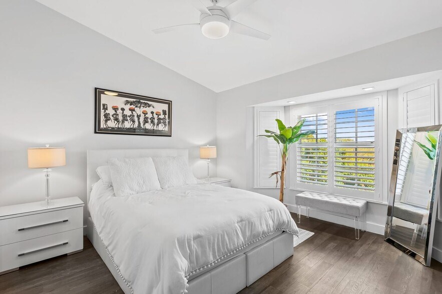Building Photo - 4030 N Ocean Dr