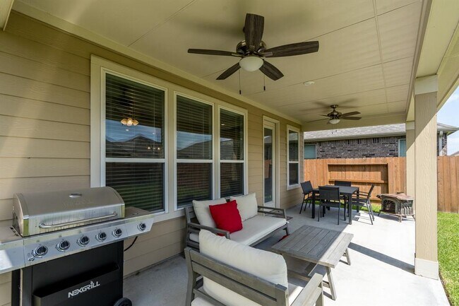 Building Photo - 7702 Royal Oasis Ln