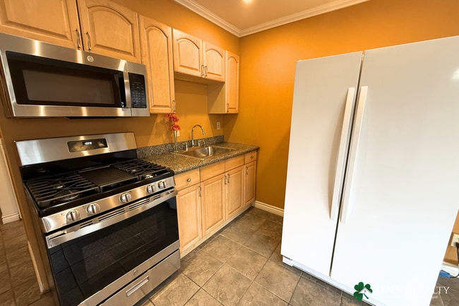 Building Photo - Spacious 1-Bedroom Lower-Level Apartment with Private Patio