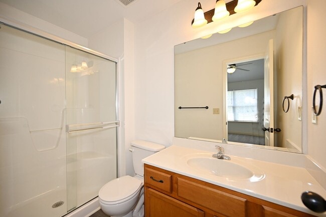 Building Photo - 2 bedroom, 2.5 baths townhouse with 1 car garage in Oak Valley Estates!