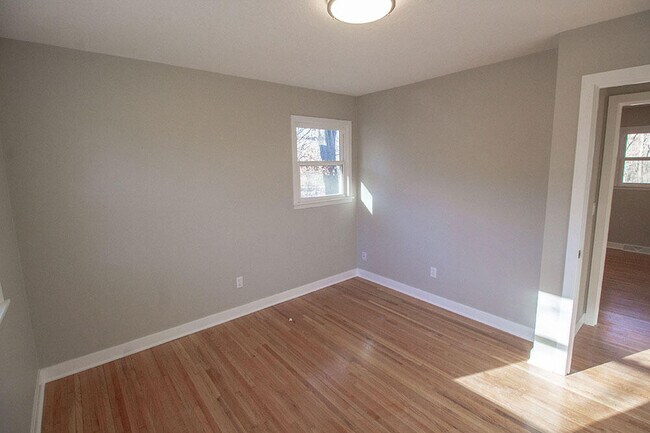 Building Photo - 715 Bluffdale Dr