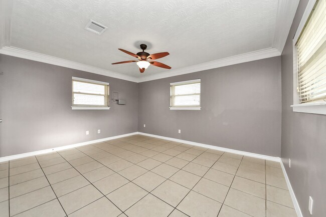Building Photo - 4402 Ludwig Ln
