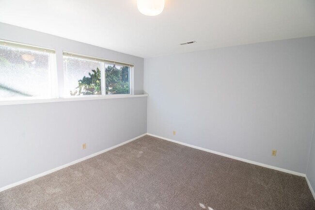 Building Photo - 5Bd/2.5Ba Redmond Home