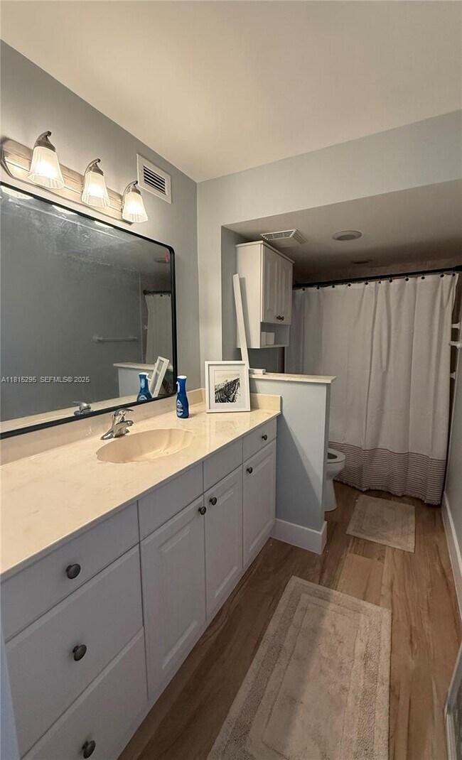 Building Photo - 9940 S Ocean Dr