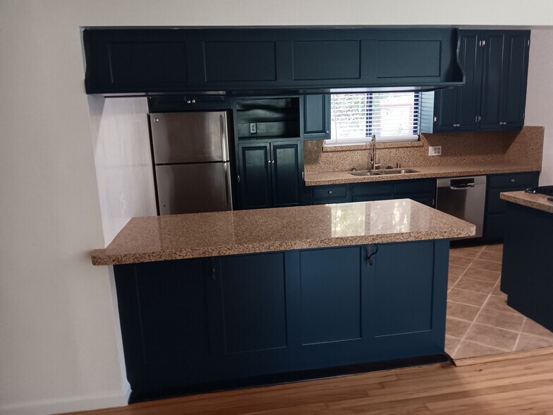 Building Photo - 2330 Frey Ave