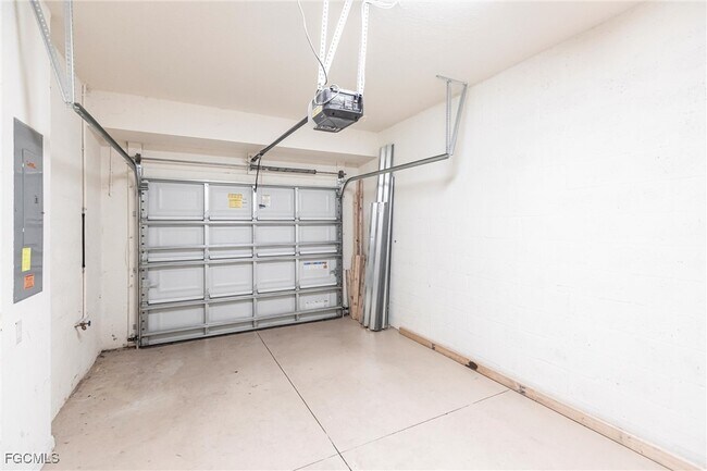 Building Photo - 2748 Blossom Wy