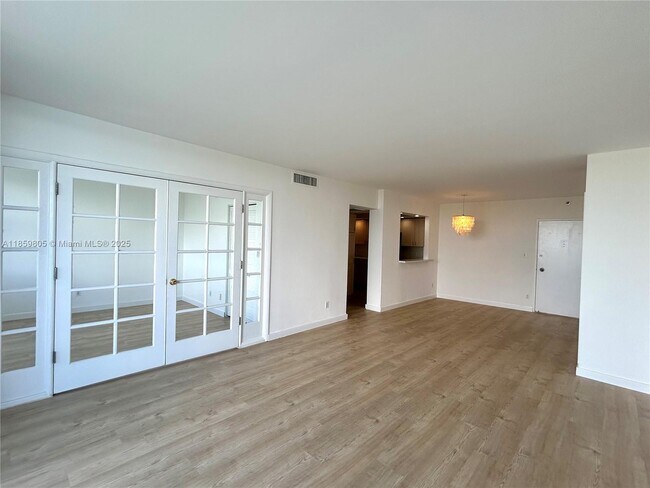 Building Photo - 5600 Collins Ave