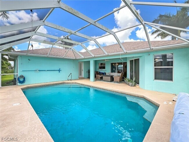 Building Photo - 1325 NE 5th Pl