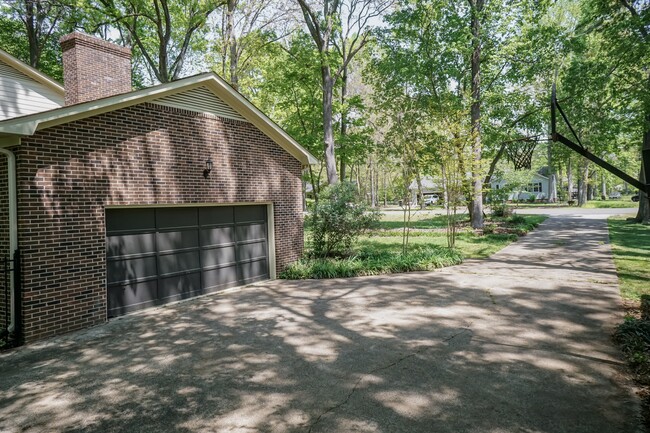 Building Photo - Sourwood