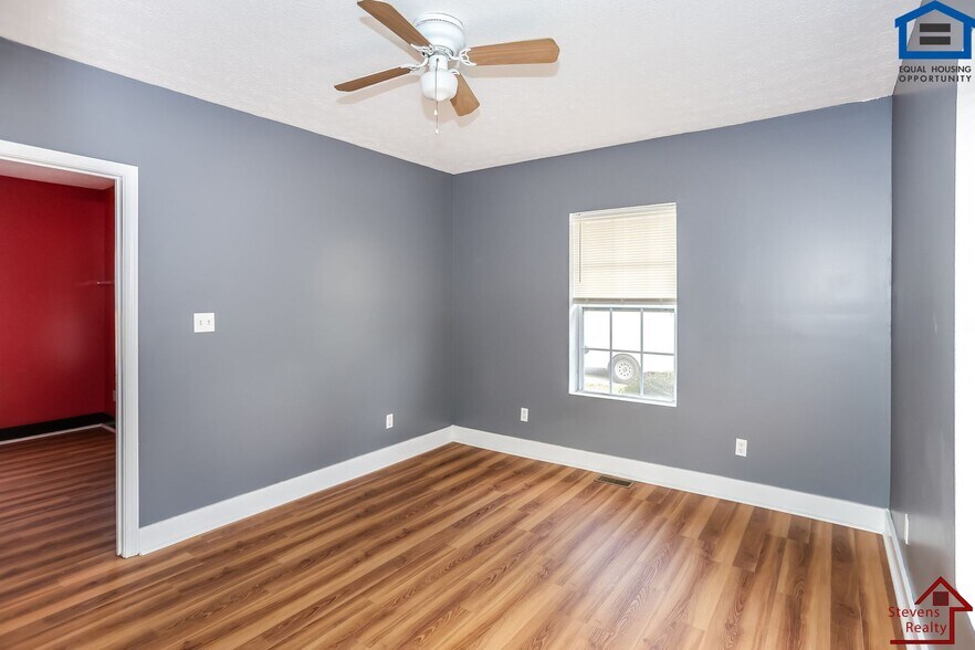 Building Photo - 912 W Scott Ave