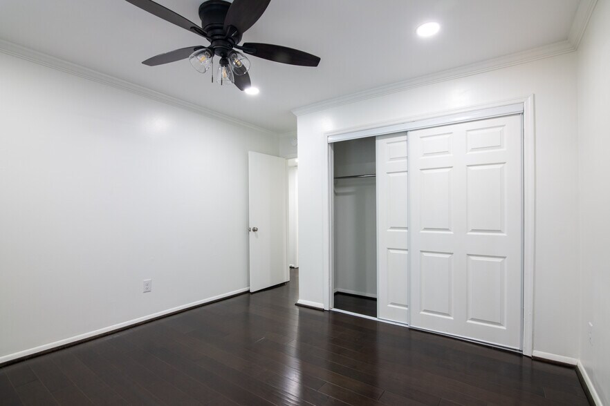 Building Photo - 1001 Woodland Vlg