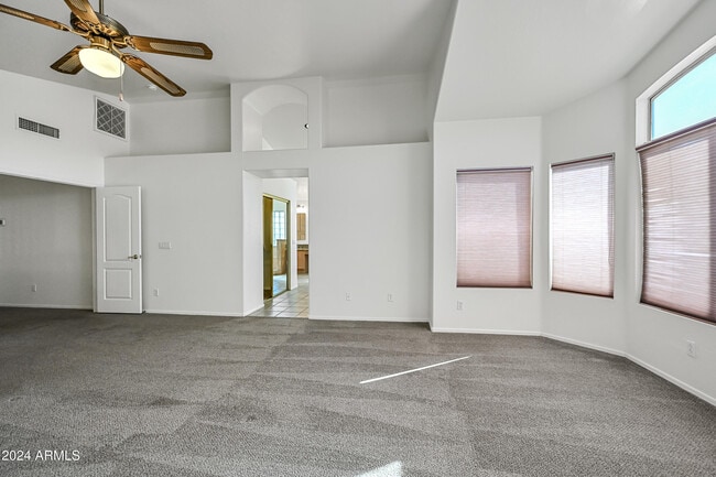 Building Photo - 4633 E Robin Ln