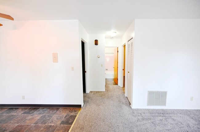 Building Photo - 1104 3rd Ave W