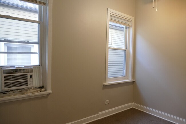 Building Photo - 1729 N Fairfield Ave