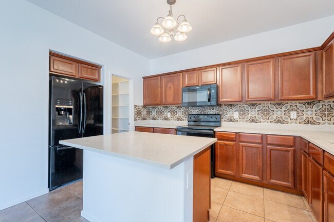 Building Photo - 4500 E Del Rio St