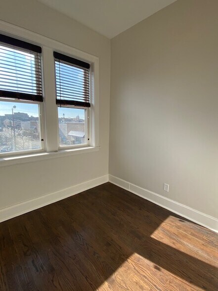 Building Photo - 1333 N Ashland Ave