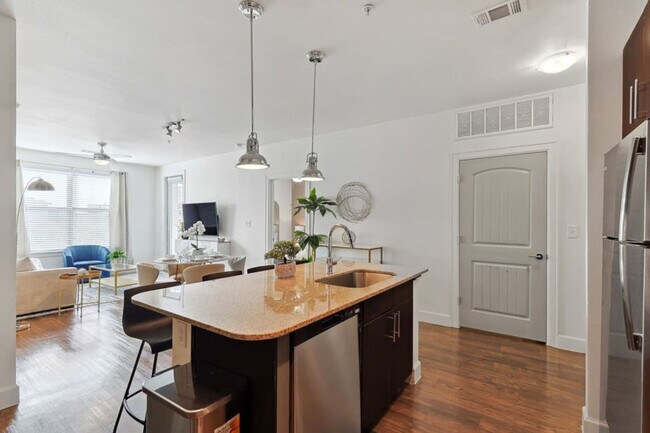 Building Photo - 5445 Town and Country Blvd