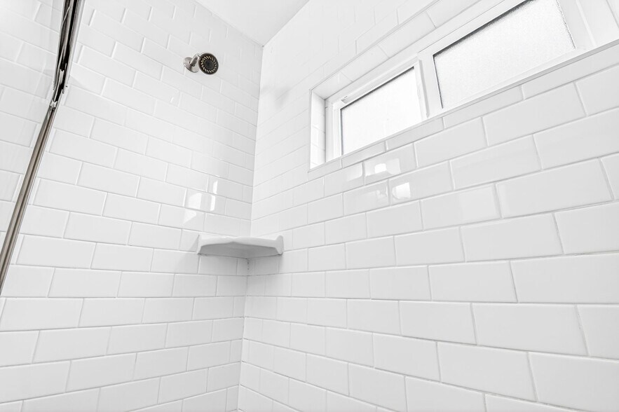 Building Photo - 636 Linden Ave