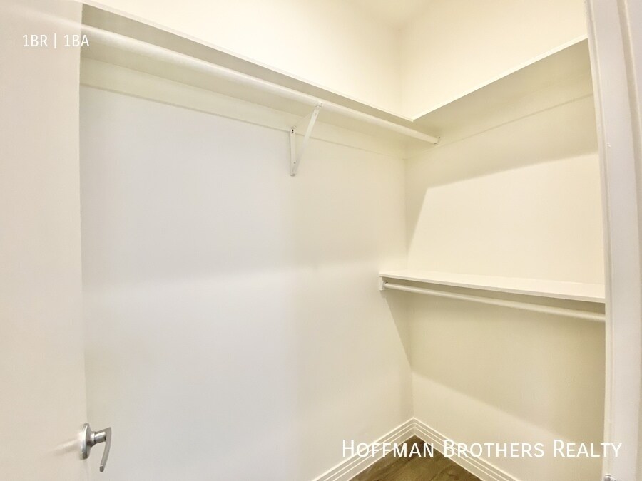 Building Photo - 3190 W 7th St