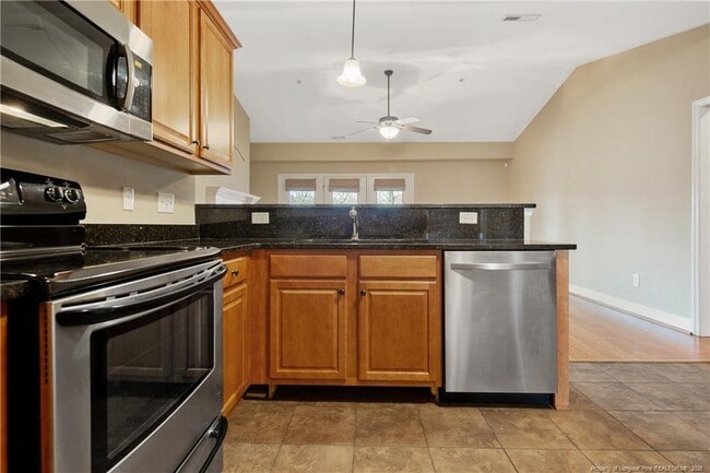 Building Photo - 1611 Bluffside Dr