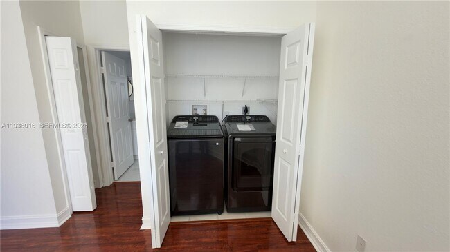 Building Photo - 7633 NW 114th Path