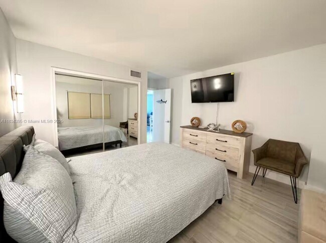 Building Photo - 10980 S Ocean Dr
