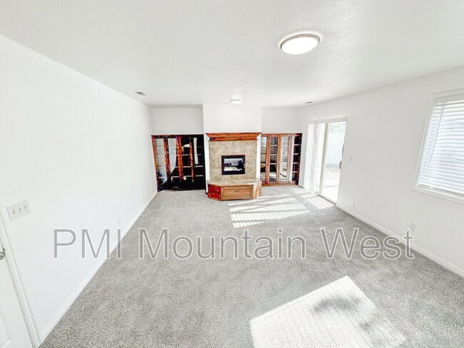 Building Photo - 36 Orchard Ln
