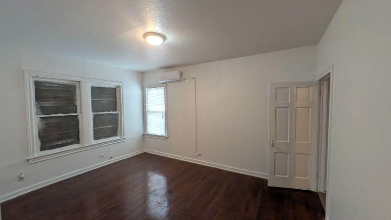 Building Photo - 404 Club Dr