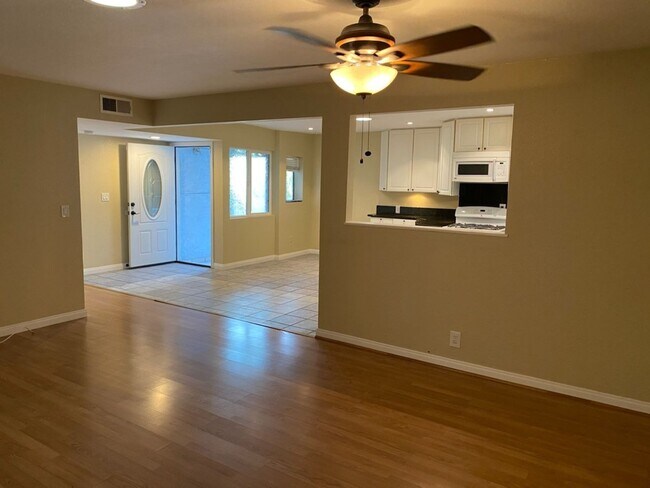 Building Photo - Frontier Dr.